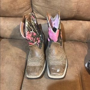 9b pink camo ariat boots